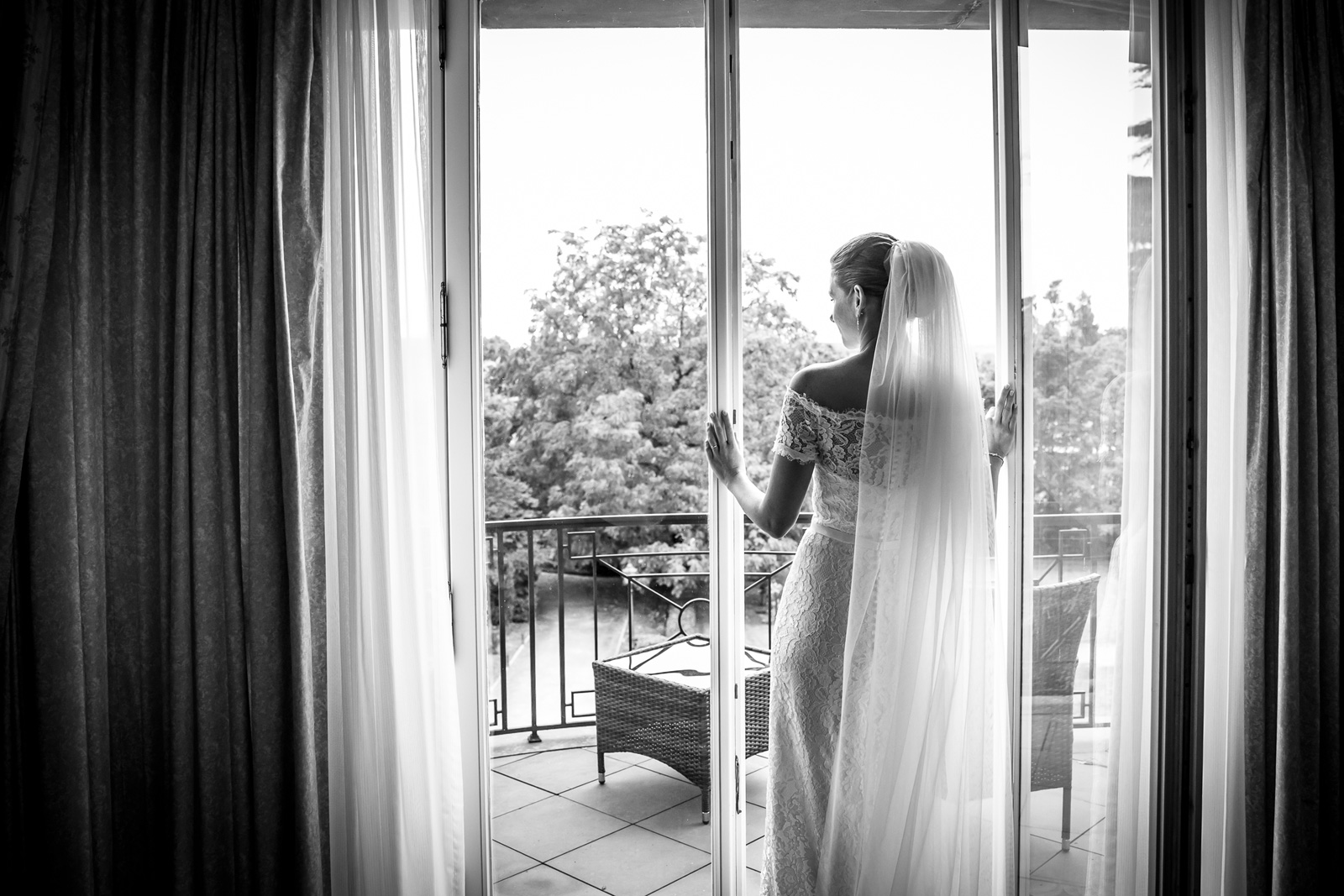 Braut am Fenster 